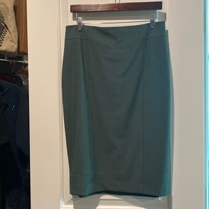 Ann Taylor green pencil skirt slit in back size 10 petite